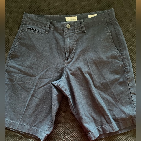Men’s Gap Navy Linen (35%) shorts; waist 29 in. 10-in inseam. - Picture 1 of 4